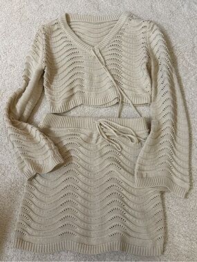Women’s Cream Knit Two-Piece Sweater Set - Cropped Cardigan & Skirt
